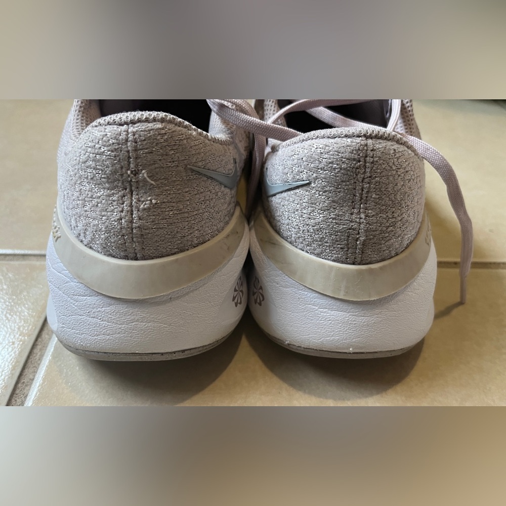 Nike Versair Women’s Sz 7 Platinum Violet W - DZ3547-004 Sneakers Shoes Gym - Picture 8 of 13